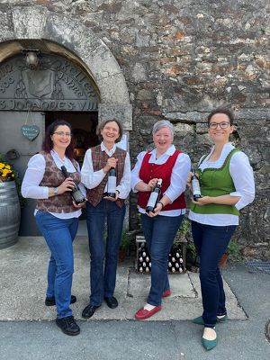 Samstag 15.30 Uhr: Kellerbesichtigung & Weinverkostung im über 300 Jahre alten Weinkeller von SCHLOSS SEGGAU