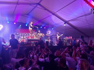Das erste Oktoberfest der Saison mit der Riedberg Party-Band