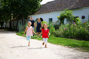 Saison im Weinviertler Museumsdorf Niedersulz
